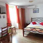 Appartement Sanja *